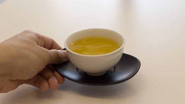 新社会人必見 お茶出しのビジネスマナーとは フレンノート